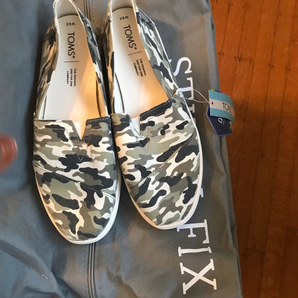 Tom’s canvas shoes Camouflage. Brand-new with tags. Never worn. Size 8.5